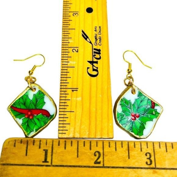 Broken China Artisan Earrings from Wicks n Sticks Berries N Bows Vintage Plate - Picture 3 of 6